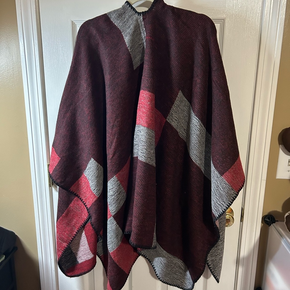 Chic Red And Gray Patterned Poncho - image 1